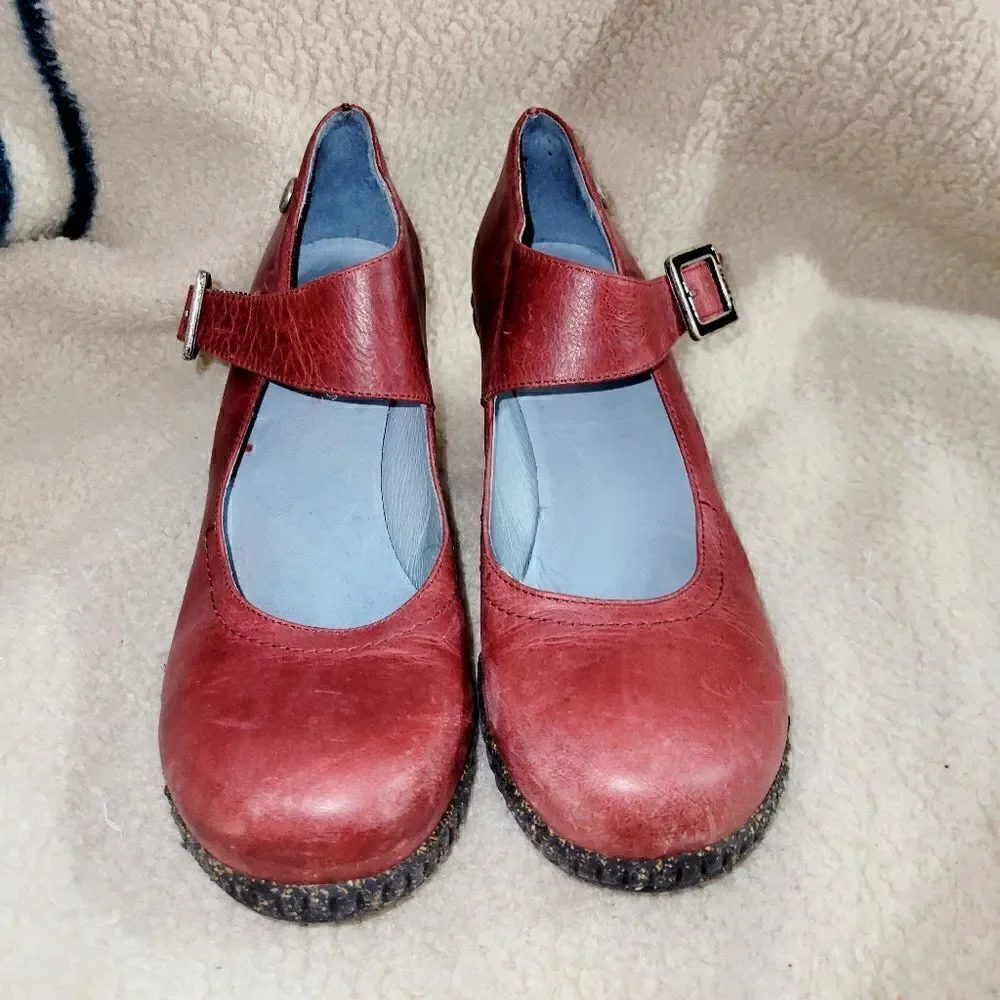 Mag women's red wedges size 8.5.  ^